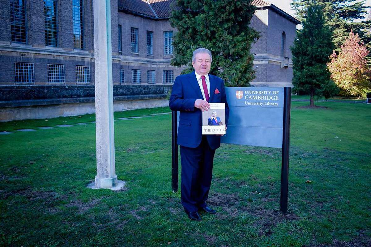 Михайло Поплавський презентував авторську книгу «Ректор» у Кембриджському університеті