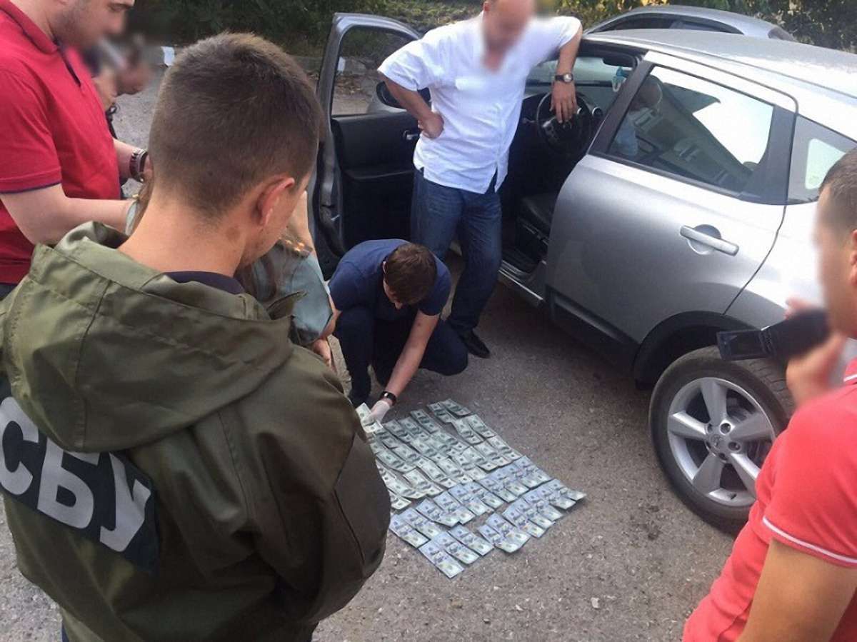 Суд на Буковині виправдав підозрюваного у хабарництві заступника керівника виправної колонії