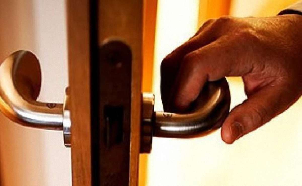 Львів’янин застав злодія на гарячому у своїй квартирі