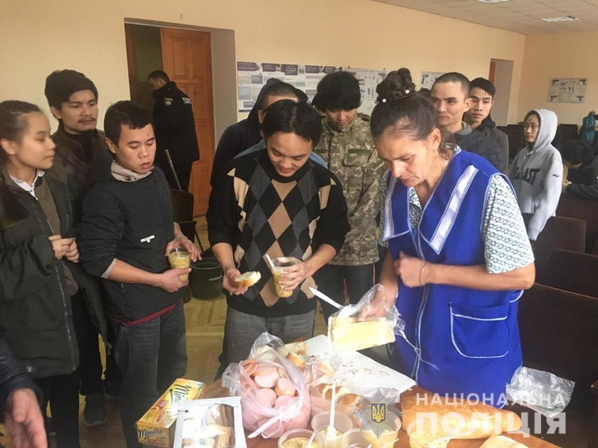 На Київщині чоловік тримав у неволі 28 нелегалів з В'єтнаму