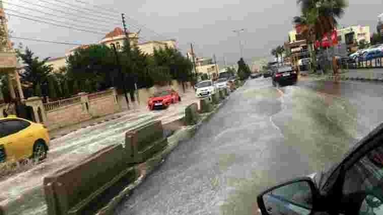 У Йорданії автобус зі школярами змило потоком під час зливи, щонайменше 17 дітей загинули
