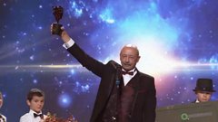 «У школі вчать, що учням не можна робити помилку. Проте вона веде до відкриття»