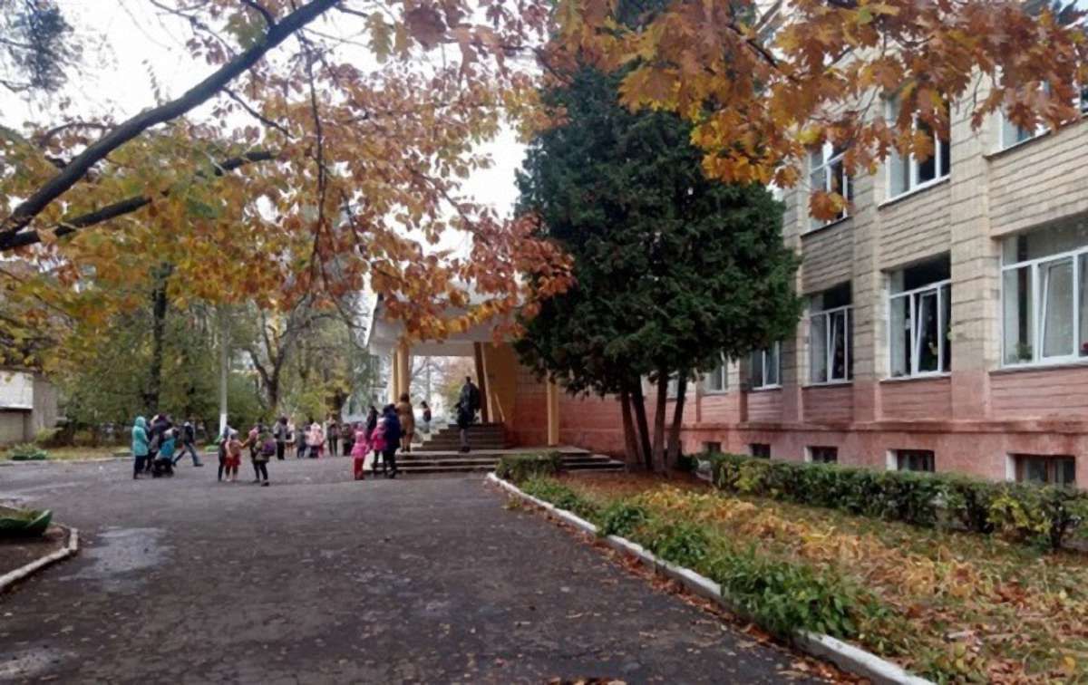 Школу в Рівному евакуювали після розпорошення сльозогінного газу 