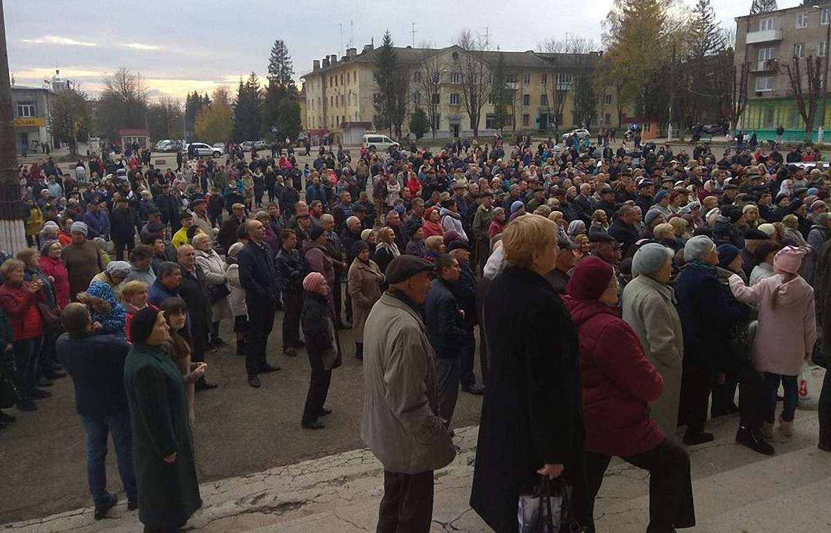 Мешканці Нового Роздолу вийшли на мітинг через зрив опалювального сезону