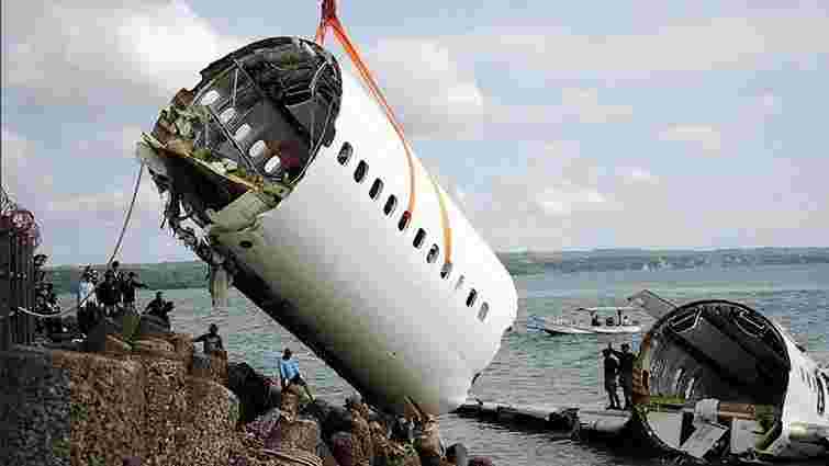  Індонезійські рятувальники заявили, що в катастрофі Boeing-737 ніхто не вижив
