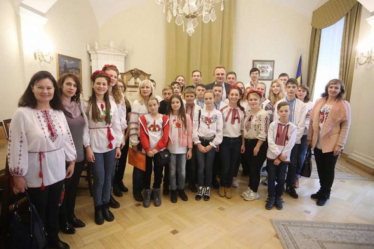 Міський голова Львова зустрівся з дітьми зі сходу країни