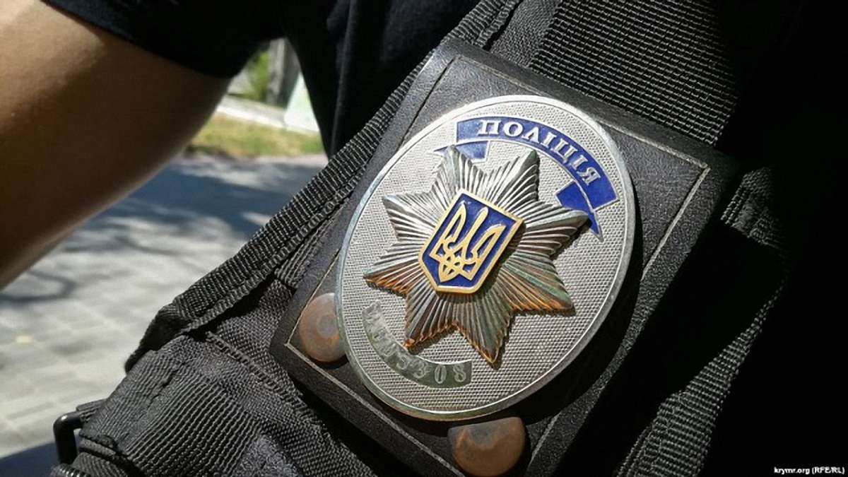 Поліцейський у Чернівцях побив перехожого через зауваження про паркування