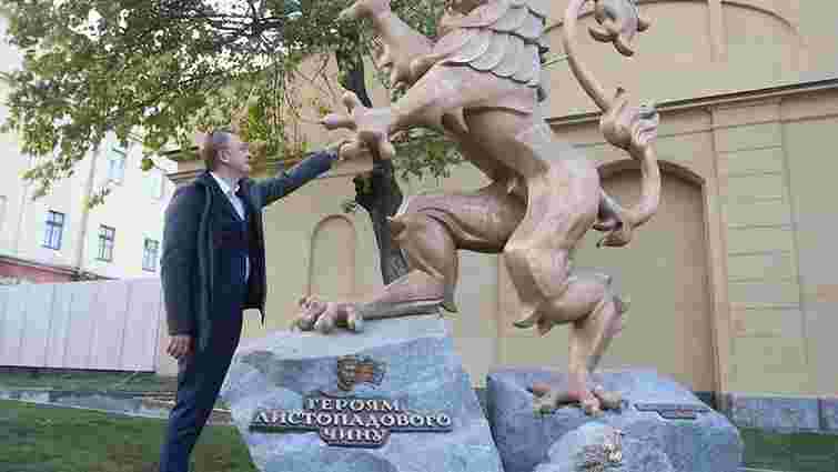Садовий запросив львів’ян на вечірню ватру біля нового пам’ятника ЗУНР