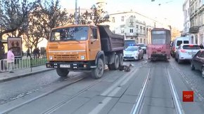 У центрі Львова 23-річний водій КамАЗа на смерть переїхав пенсіонерку