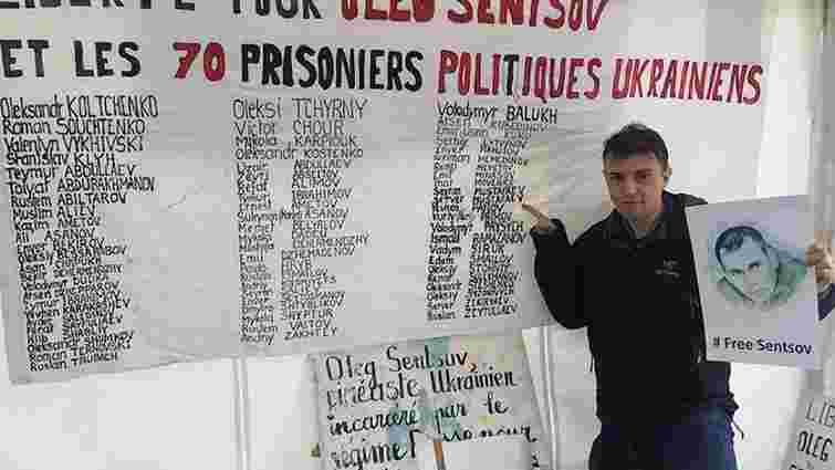 У Парижі невідомі розтрощили намет захисників Олега Сенцова