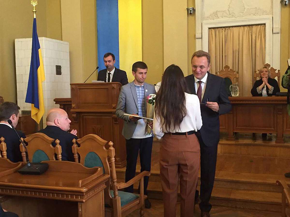 Львівські дослідники ЗУНР отримали по 25 тис. грн та спеціальні відзнаки
