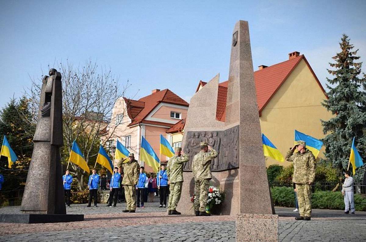 В Ужгороді відкрили меморіал загиблим на Донбасі українським військовим
