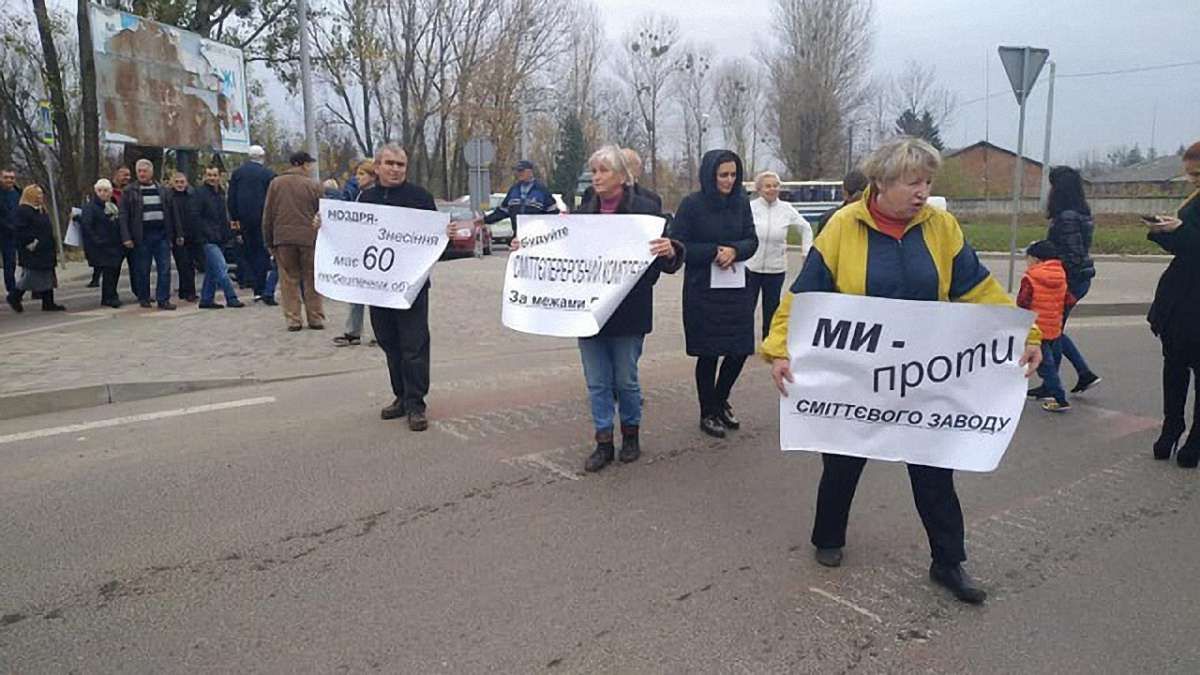 На Знесінні львів’яни перекрили дорогу через сміттєпресувальну станцію