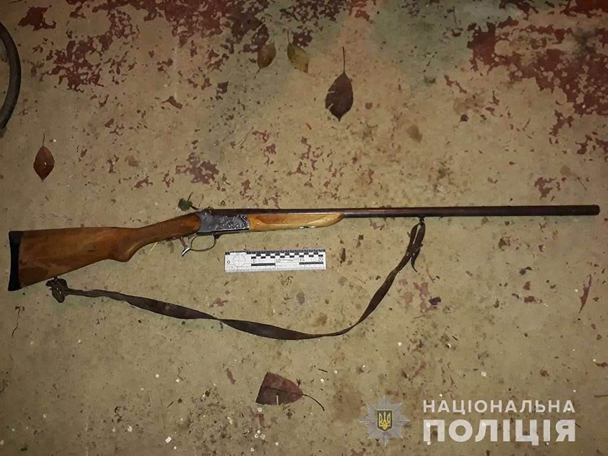 На Закарпатті чоловік хотів відлякати собаку, а випадково застрелив свою родичку