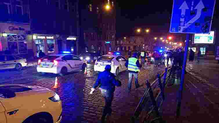 Під час втечі від львівських патрульних нетверезий водій перекинувся на авто