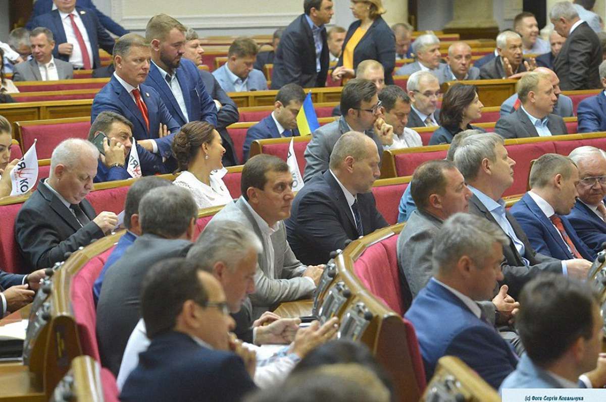Верховна Рада оплачує житло 120 народним депутатам-мільйонерам