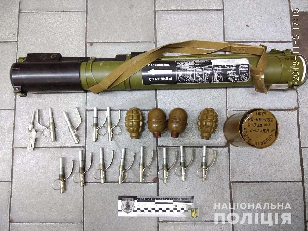 У харківському метро затримали військовослужбовця з гранатометом у рюкзаку 