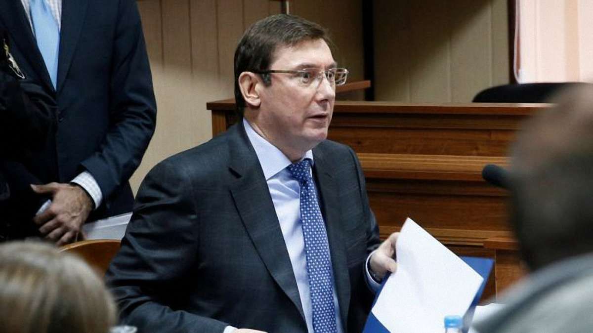 Генеральний прокурор Юрій Луценко подав президенту заяву про відставку