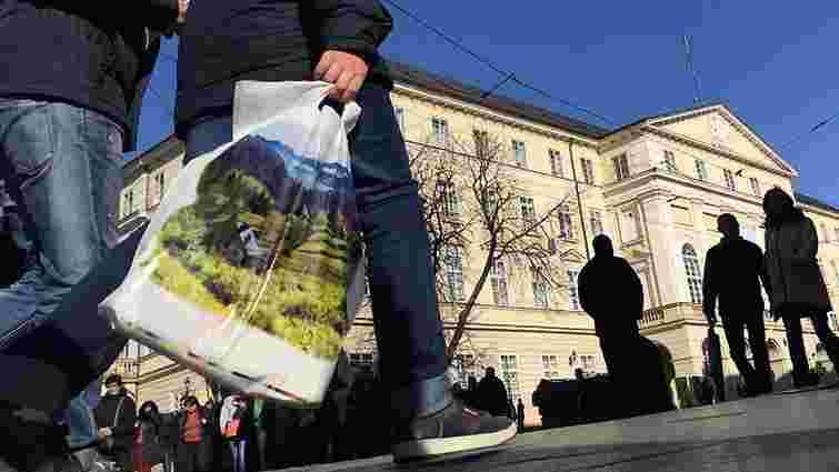 У  Львові заборонять використання одноразових поліетиленових пакетів