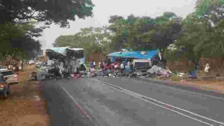 Щонайменше 47 осіб загинули у Зімбабве у результаті зіткнення двох автобусів