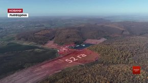 Готель Кривецького у селі Стрілки розширюється, використовуючи ділянки атовців