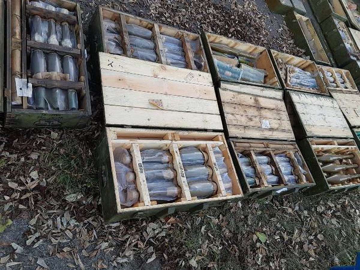 Поліція і СБУ викрили спробу вивезти з Донбасу п’ять тонн боєприпасів