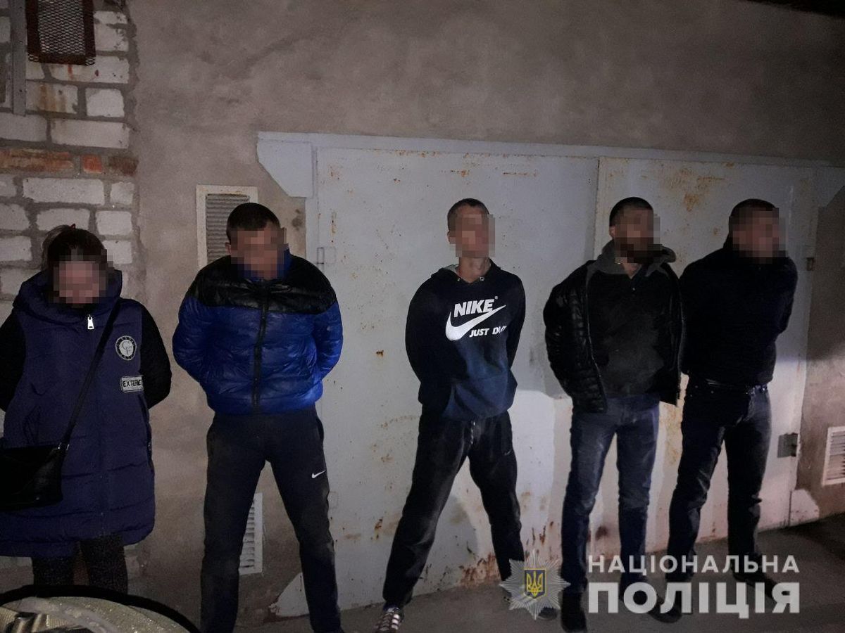 У Миколаєві затримали п'ятьох зловмисників, які підірвали  банкомат і забрали гроші