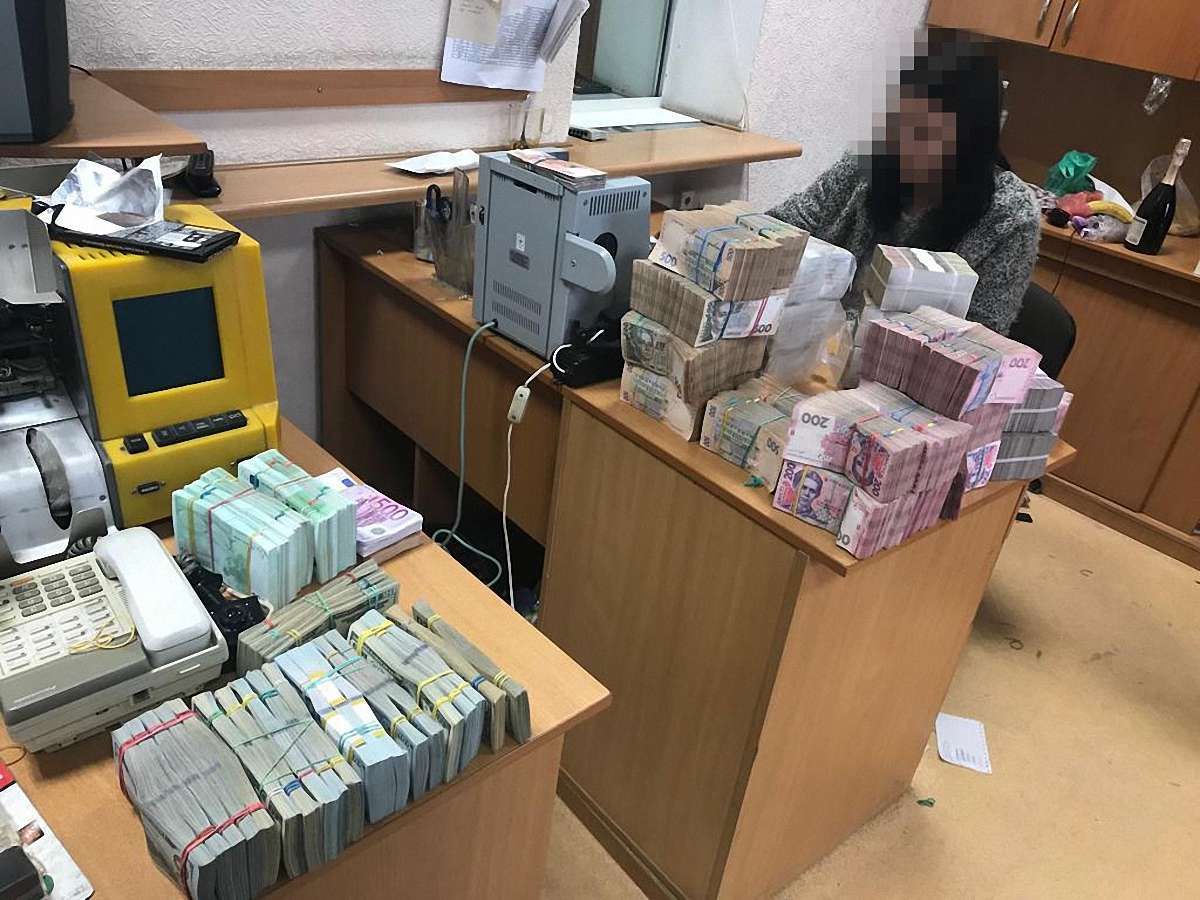В Одесі викрили зловмисників, які відмивали гроші через російські фірми
