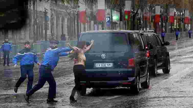 Оголені активістки Femen атакували кортеж Дональда Трампа в Парижі