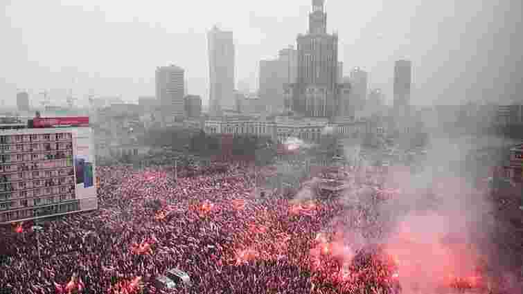 У Варшаві відбувся багатотисячний «Біло-червоний марш»