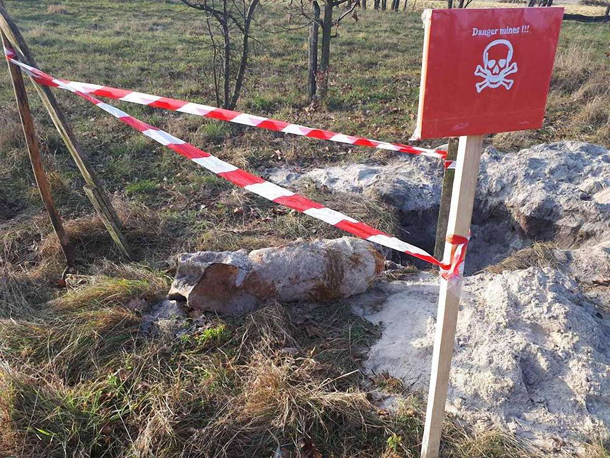 Під час пошуків металобрухту мешканці Радехівщини виявили авіаційну бомбу