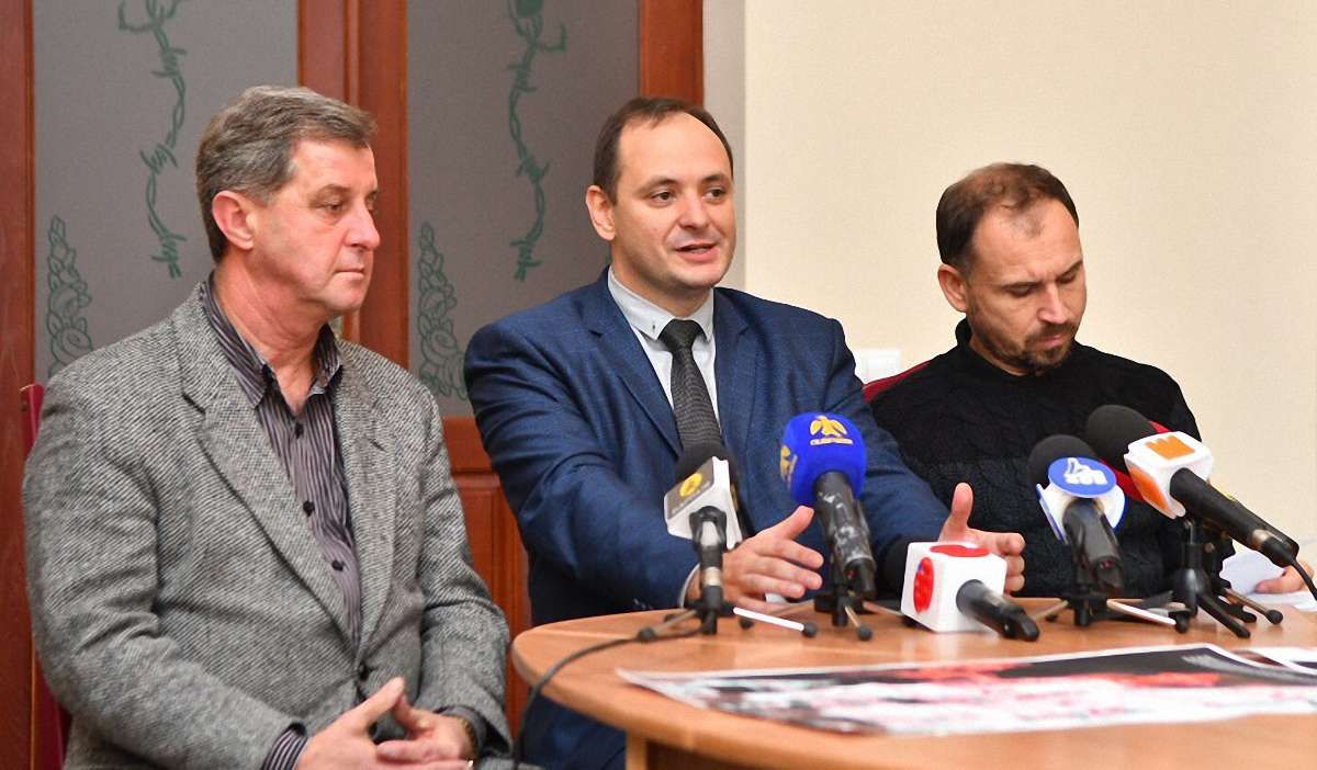 Масовий розстріл членів ОУН в Івано-Франківську відтворять історичні реконструктори