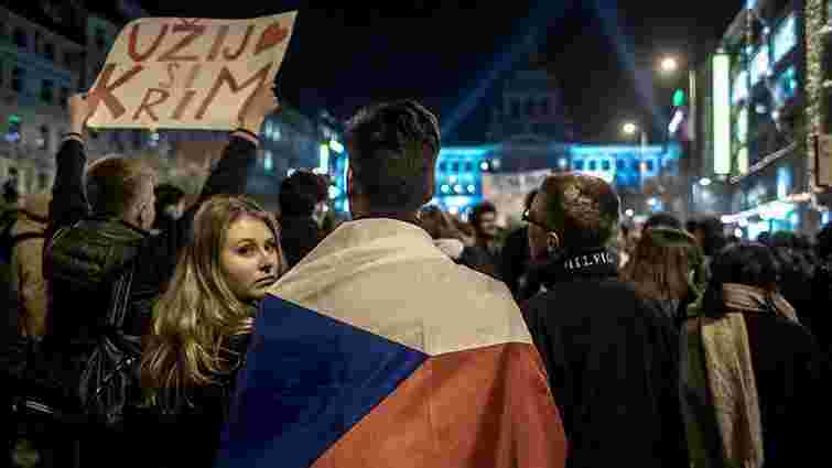 У Празі відбувся протест проти прем’єр-міністра через візит його сина до окупованого Криму