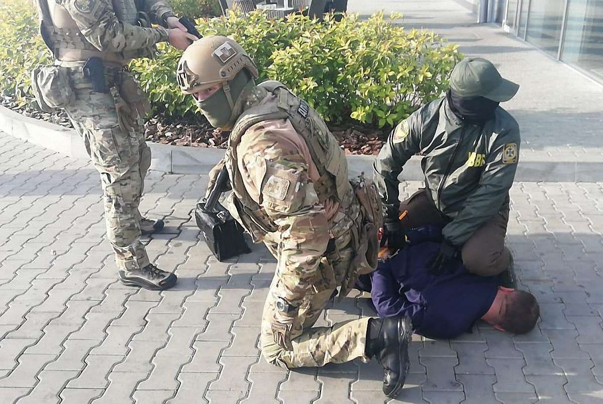 На Закарпатті затримали хабарника, який пропонував прикордоннику понад 5 тис. доларів