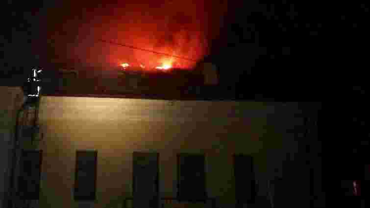 У Львові виникла пожежа на даху ПриватБанку