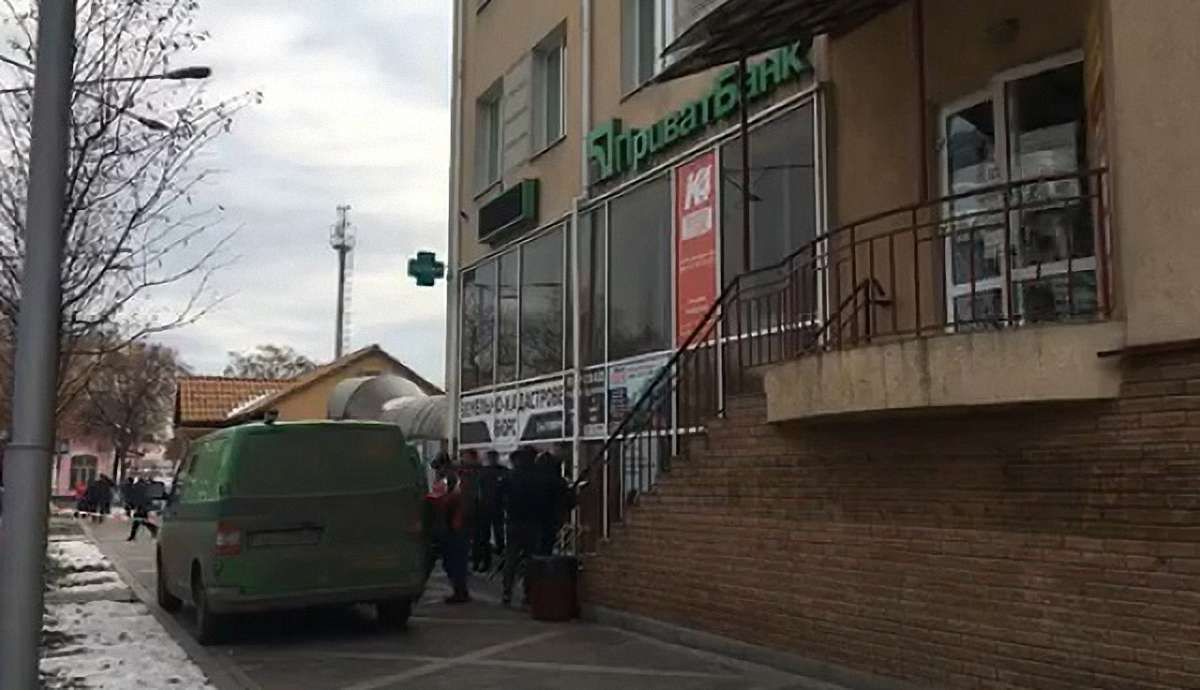 В Ірпені поблизу Києва пограбували інкасаторів «ПриватБанку»