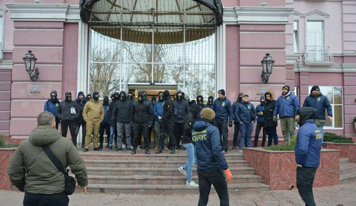 Праворадикали в Одесі зірвали збори партії нардепа Євгена Мураєва