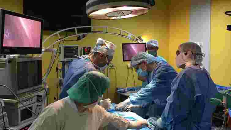 Відомі дитячі хірурги зі США і Польщі безкоштовно зробили у Львові п’ять надскладних операцій