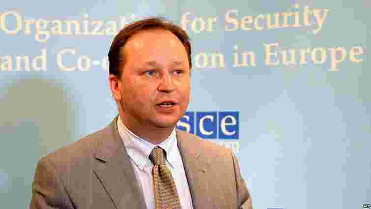 Представник України у ОБСЄ у Відні є рідним братом російського кандидата на керівника Інтерполу
