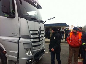 На Львівщині стався конфлікт між активістами «Авто Євро Сила» та водієм вантажівки