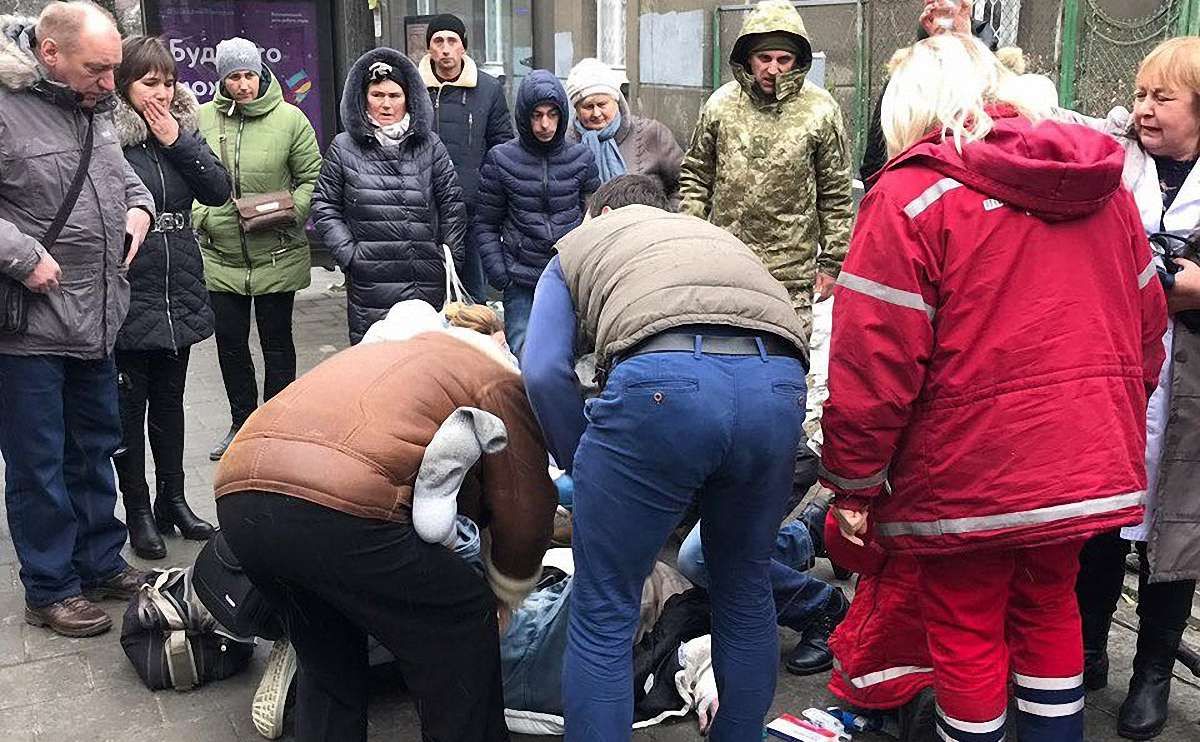 Внаслідок серцевого нападу 67-річний львів’янин помер посеред вулиці