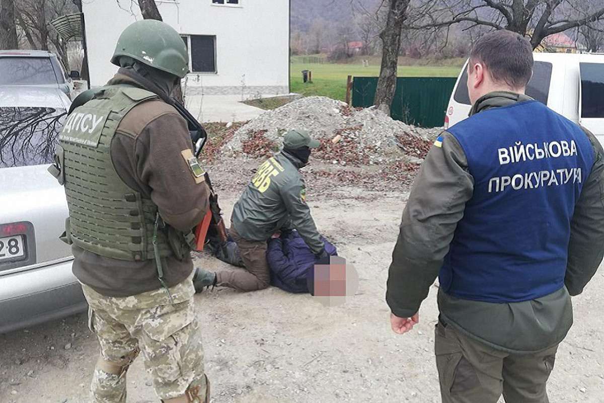 Контрабандист-голова сільради на Рахівщині намагався підкупити прикордонника за 500 доларів