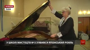Чотири музичні школи Львова отримали нові роялі престижних марок