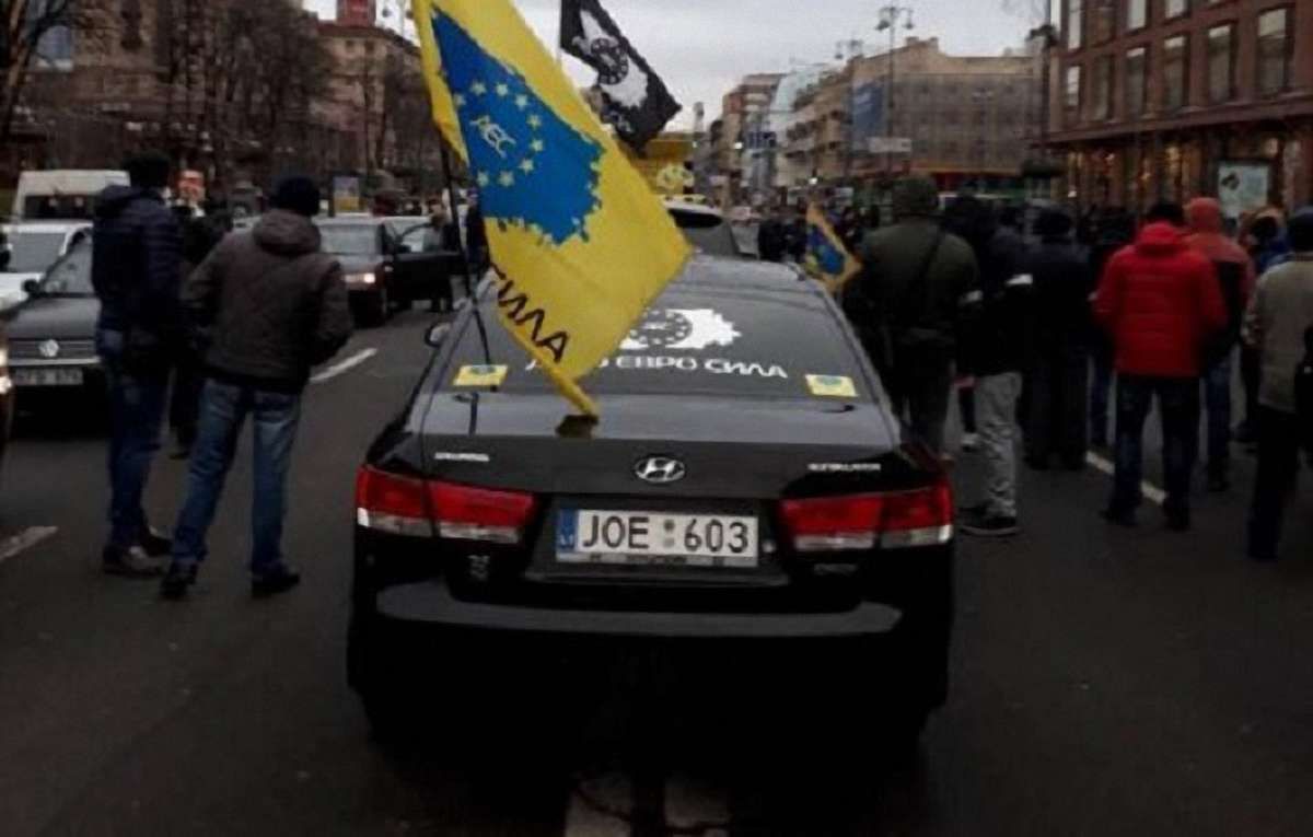 Порошенко підписав закони, проти яких протестували «євробляхарі»