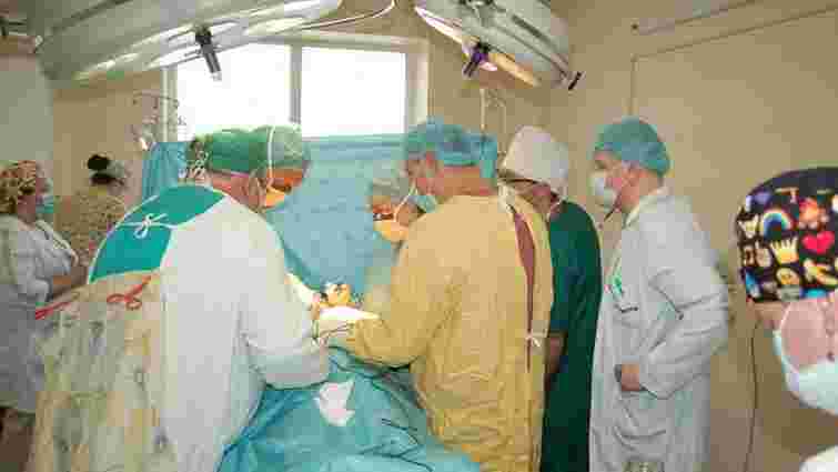 Німецький хірург Клаус Екснер із львівськими колегами безкоштовно прооперували 31 дитину