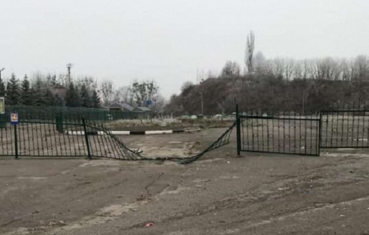 На Волині контрабандисти бусом протаранили паркан у пункті пропуску «Устилуг»