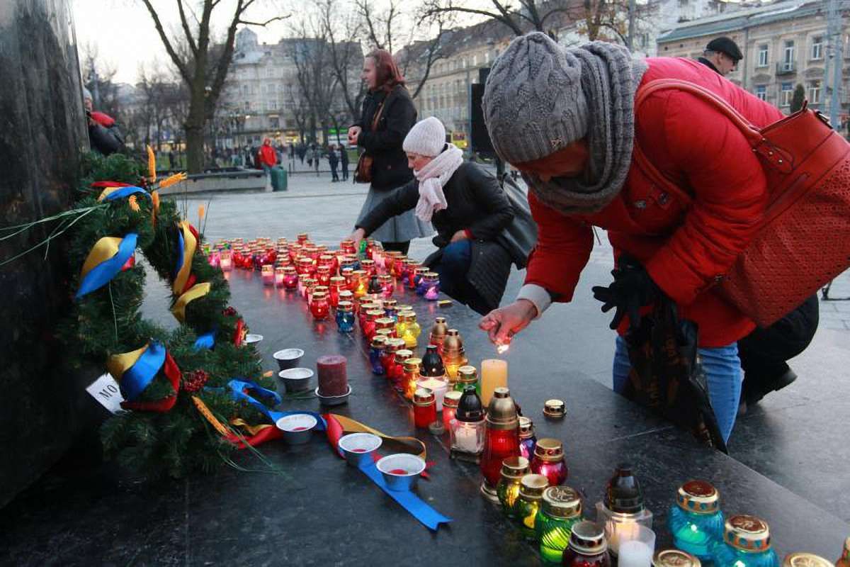 Андрій Садовий закликав усіх помолитися та запалити свічку в пам’ять про жертв Голодомору