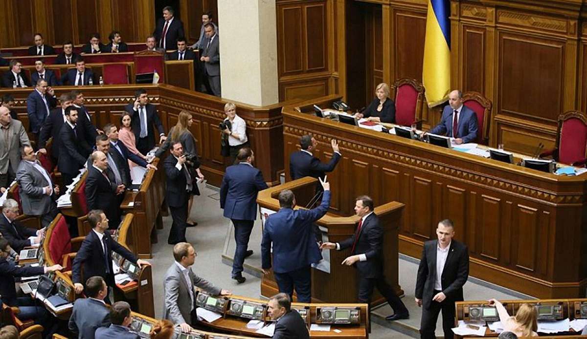 У листопаді 272 депутати пропустили понад половину голосувань у Верховній Раді