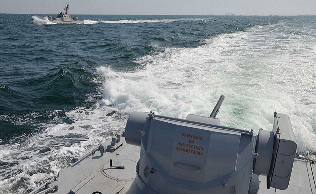 Російський корабель протаранив буксир ВМС України поблизу окупованого Криму