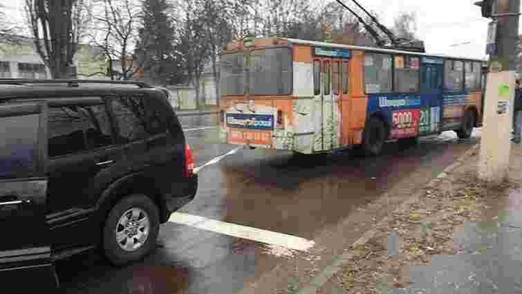 У Житомирі через ожеледь автобуси не вийшли на маршрути, у місті транспортний колапс